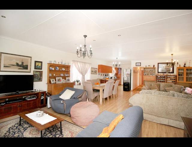 4 BEDROOM HOUSE FOR SALE IN FRAAIUITSIG